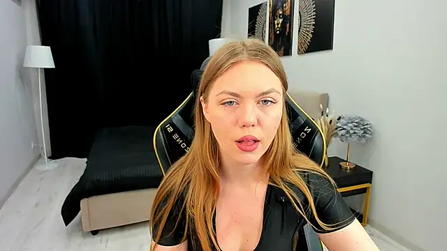 Strawberrye online show from 11.26.25