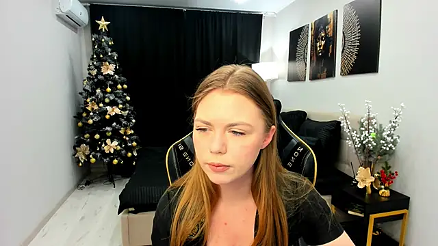 Strawberrye online show from 12.16.25