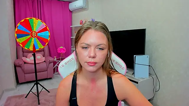 Strawberrye online show from 02.10.26