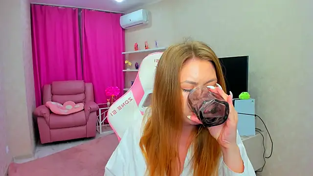 Strawberrye online show from 06.24.26