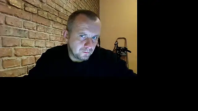 Snapshot of MrWhitePL chatting on 11.03.25 MrWhitePL online show from 11.03.25