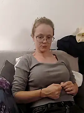 little-leni online show from 10.10.25