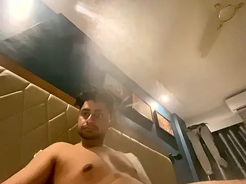 Snapshot of pops2r5 chatting on 11.17.25 pops2r5 online show from 11.17.25