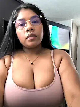 Snapshot of paola091 chatting on 02.12.25 paola091 online show from 02.12.25