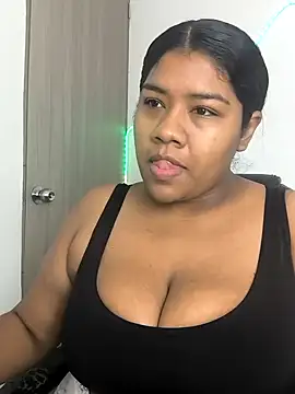 Snapshot of paola091 chatting on 10.15.25 paola091 online show from 10.15.25