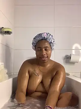 Snapshot of CurvyDesire1 chatting on 09.22.25 CurvyDesire1 online show from 09.22.25