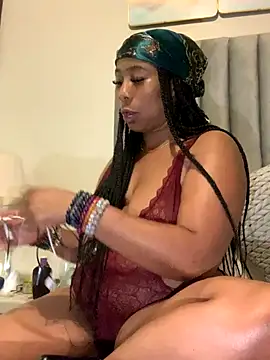 Snapshot of CurvyDesire1 chatting on 10.10.25 CurvyDesire1 online show from 10.10.25