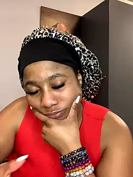 Snapshot of CurvyDesire1 chatting on 10.13.25 CurvyDesire1 online show from 10.13.25