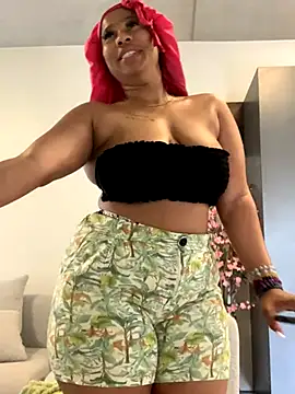 Snapshot of CurvyDesire1 chatting on 10.19.25 CurvyDesire1 online show from 10.19.25