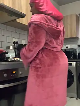 Snapshot of CurvyDesire1 chatting on 10.21.25 CurvyDesire1 online show from 10.21.25