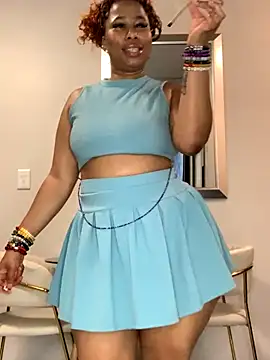 Snapshot of CurvyDesire1 chatting on 10.31.25 CurvyDesire1 online show from 10.31.25