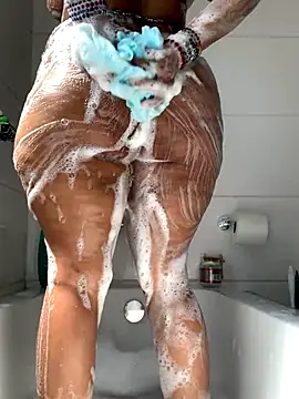 Snapshot of CurvyDesire1 chatting on 11.01.25 CurvyDesire1 online show from 11.01.25