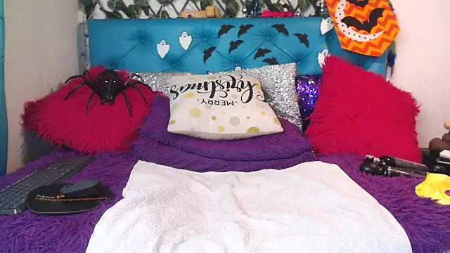 SARAWILLS online show from 10.31.25