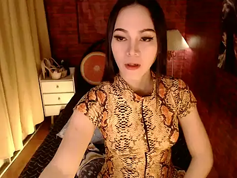 Snapshot of Yoshidashemale chatting on 11.15.25 Yoshidashemale online show from 11.15.25