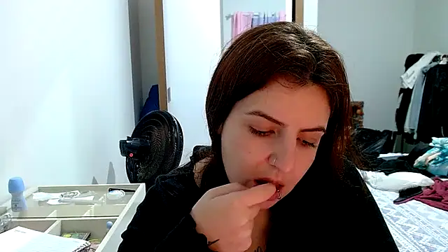 Snapshot of chelbyy chatting on 10.01.25 chelbyy online show from 10.01.25