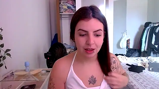 Snapshot of chelbyy chatting on 10.03.25 chelbyy online show from 10.03.25