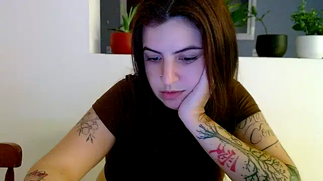 Snapshot of chelbyy chatting on 10.29.25 chelbyy online show from 10.29.25