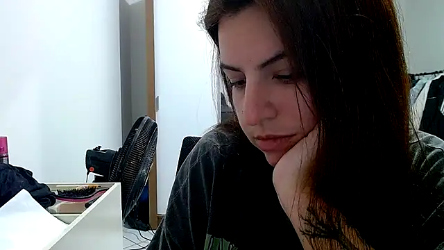 Snapshot of chelbyy chatting on 10.31.25 chelbyy online show from 10.31.25