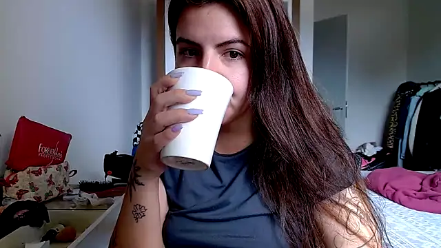 Snapshot of chelbyy chatting on 11.04.25 chelbyy online show from 11.04.25