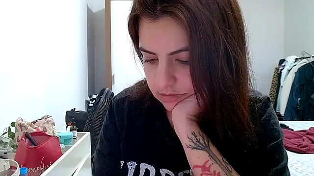 Snapshot of chelbyy chatting on 11.10.25 chelbyy online show from 11.10.25