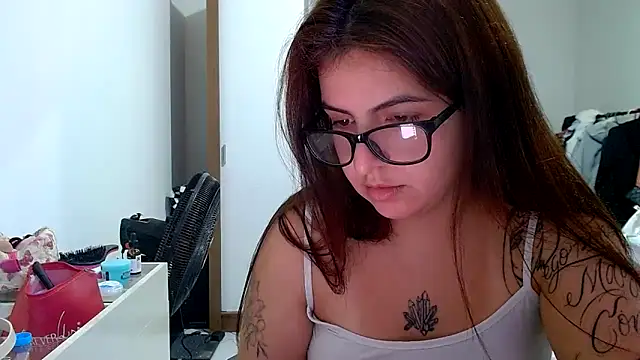 Snapshot of chelbyy chatting on 11.11.25 chelbyy online show from 11.11.25