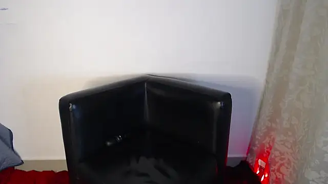 Snapshot of AmeliPonce chatting on 09.28.25 AmeliPonce online show from 09.28.25