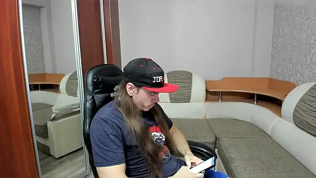 Snapshot of Marrymepls chatting on 11.05.25 Marrymepls online show from 11.05.25