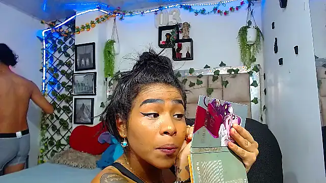 Snapshot of thamarasehein chatting on 01.28.25 thamarasehein online show from 01.28.25