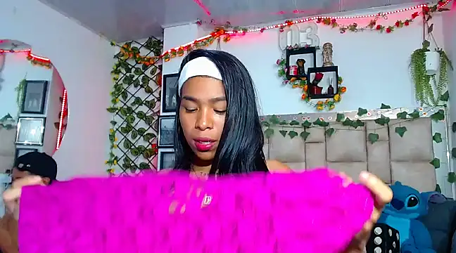 Snapshot of thamarasehein chatting on 02.10.25 thamarasehein online show from 02.10.25