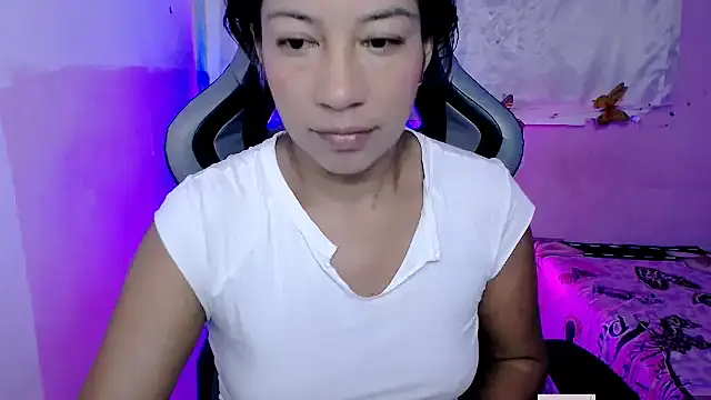 ninatiny online show from 10.28.25