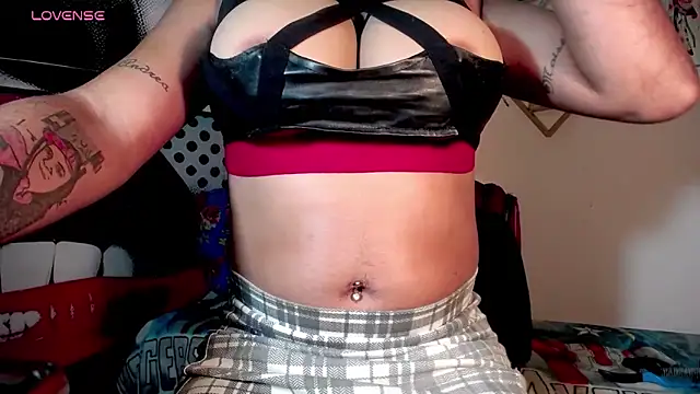 Snapshot of DanyKrox chatting on 10.17.25 DanyKrox online show from 10.17.25