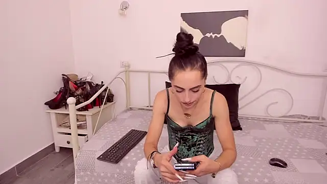 Snapshot of jessystarr chatting on 10.19.25 jessystarr online show from 10.19.25