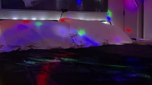 Snapshot of MikyFoxx chatting on 10.23.25 MikyFoxx online show from 10.23.25