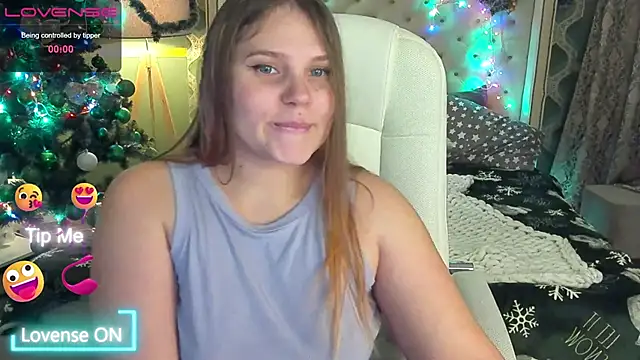 Snapshot of VinnaSky chatting on 12.13.24 VinnaSky online show from 12.13.24