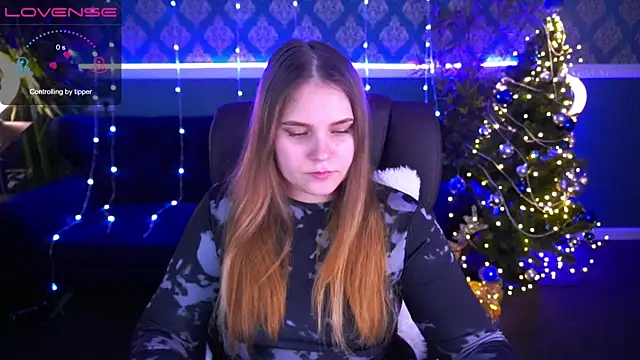 Snapshot of VinnaSky chatting on 12.21.24 VinnaSky online show from 12.21.24