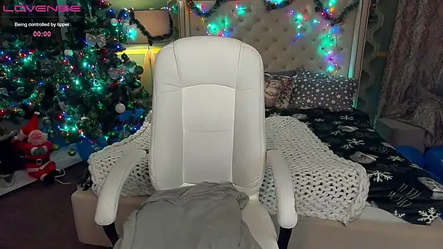 Snapshot of VinnaSky chatting on 12.22.24 VinnaSky online show from 12.22.24