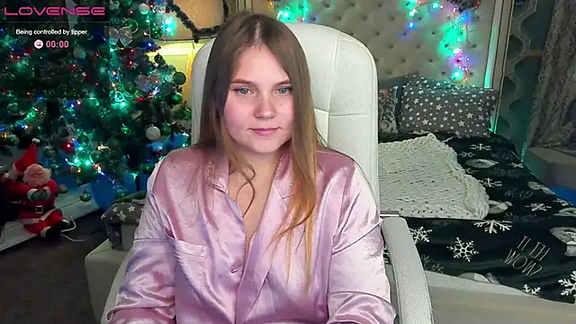 Snapshot of VinnaSky chatting on 12.23.24 VinnaSky online show from 12.23.24
