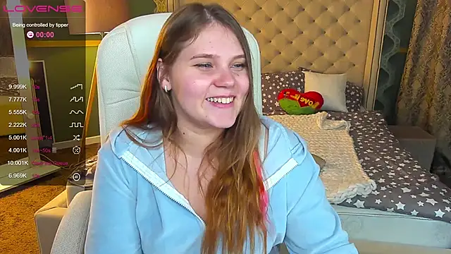 Snapshot of VinnaSky chatting on 01.11.25 VinnaSky online show from 01.11.25