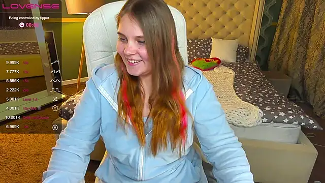 Snapshot of VinnaSky chatting on 01.11.25 VinnaSky online show from 01.11.25