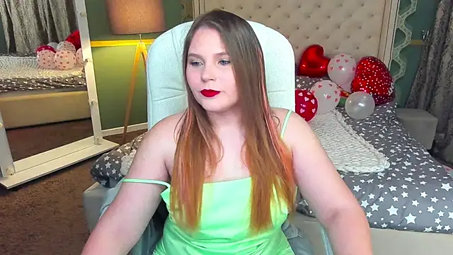 Snapshot of VinnaSky chatting on 02.12.25 VinnaSky online show from 02.12.25