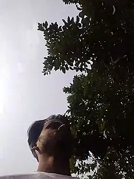 Snapshot of sujanmanda chatting on 10.29.25 sujanmanda online show from 10.29.25