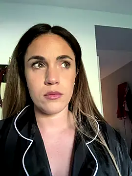 Snapshot of Clara-xoxo chatting on 09.26.25 Clara-xoxo online show from 09.26.25