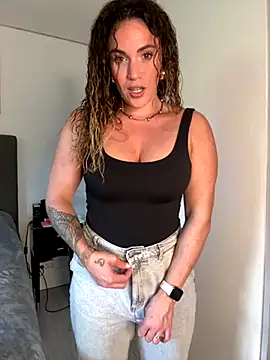 Snapshot of Clara-xoxo chatting on 10.03.25 Clara-xoxo online show from 10.03.25