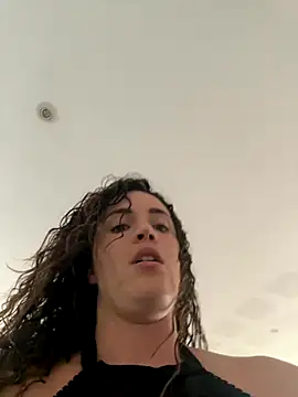 Snapshot of Clara-xoxo chatting on 10.10.25 Clara-xoxo online show from 10.10.25