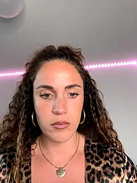 Snapshot of Clara-xoxo chatting on 10.21.25 Clara-xoxo online show from 10.21.25