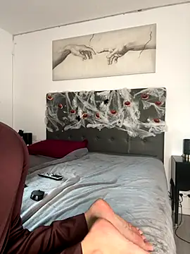 Snapshot of Clara-xoxo chatting on 10.31.25 Clara-xoxo online show from 10.31.25