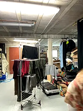 Snapshot of Clara-xoxo chatting on 11.04.25 Clara-xoxo online show from 11.04.25