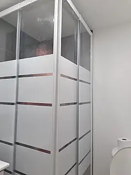 Snapshot of Lentbulant chatting on 09.17.25 Lentbulant online show from 09.17.25