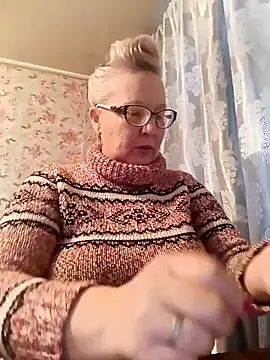 Snapshot of Cerd_Ayaz chatting on 12.20.25 Cerd Ayaz online show from 12.20.25