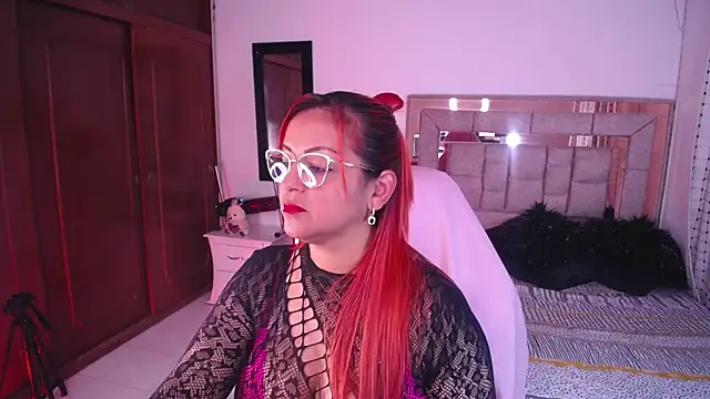 salomecastro  online show from 03.13.25